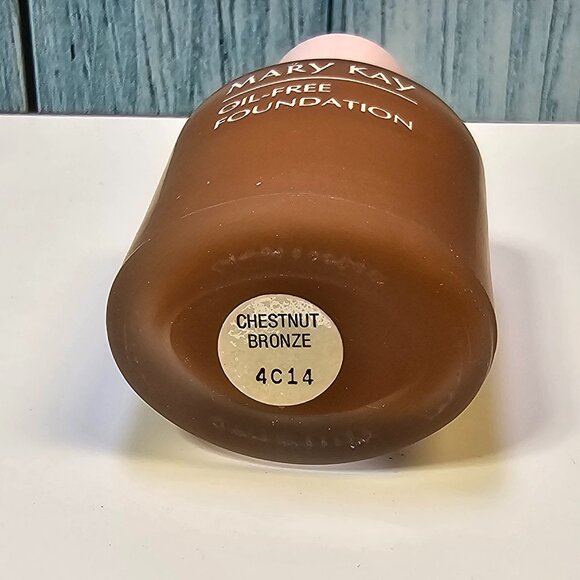 Mary Kay Oil-Free Foundation - Chestnut Bronze‎  #3870 - NIB Old Stock - Picture 4 of 7